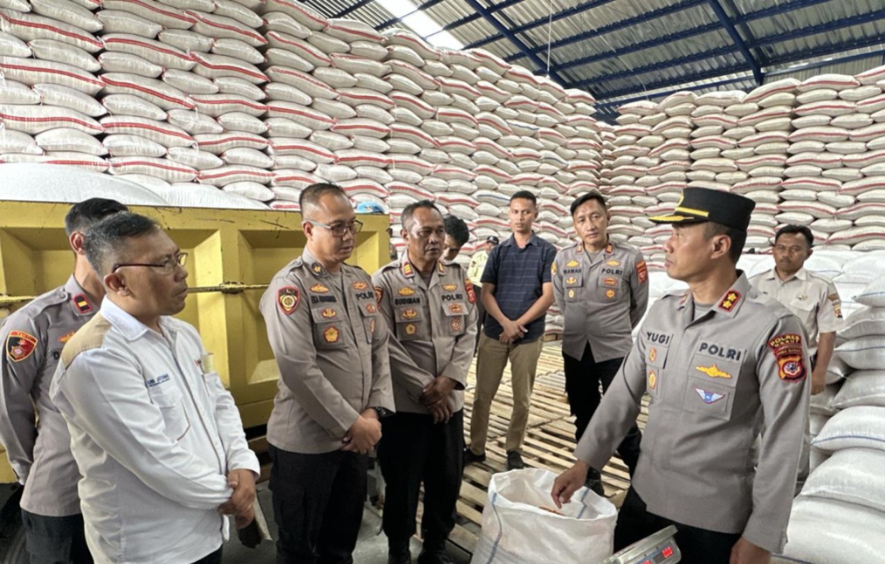Dukung Ketahanan Pangan, Polres Garut Serap 18 Ton Jagung ke Gudang Bulog