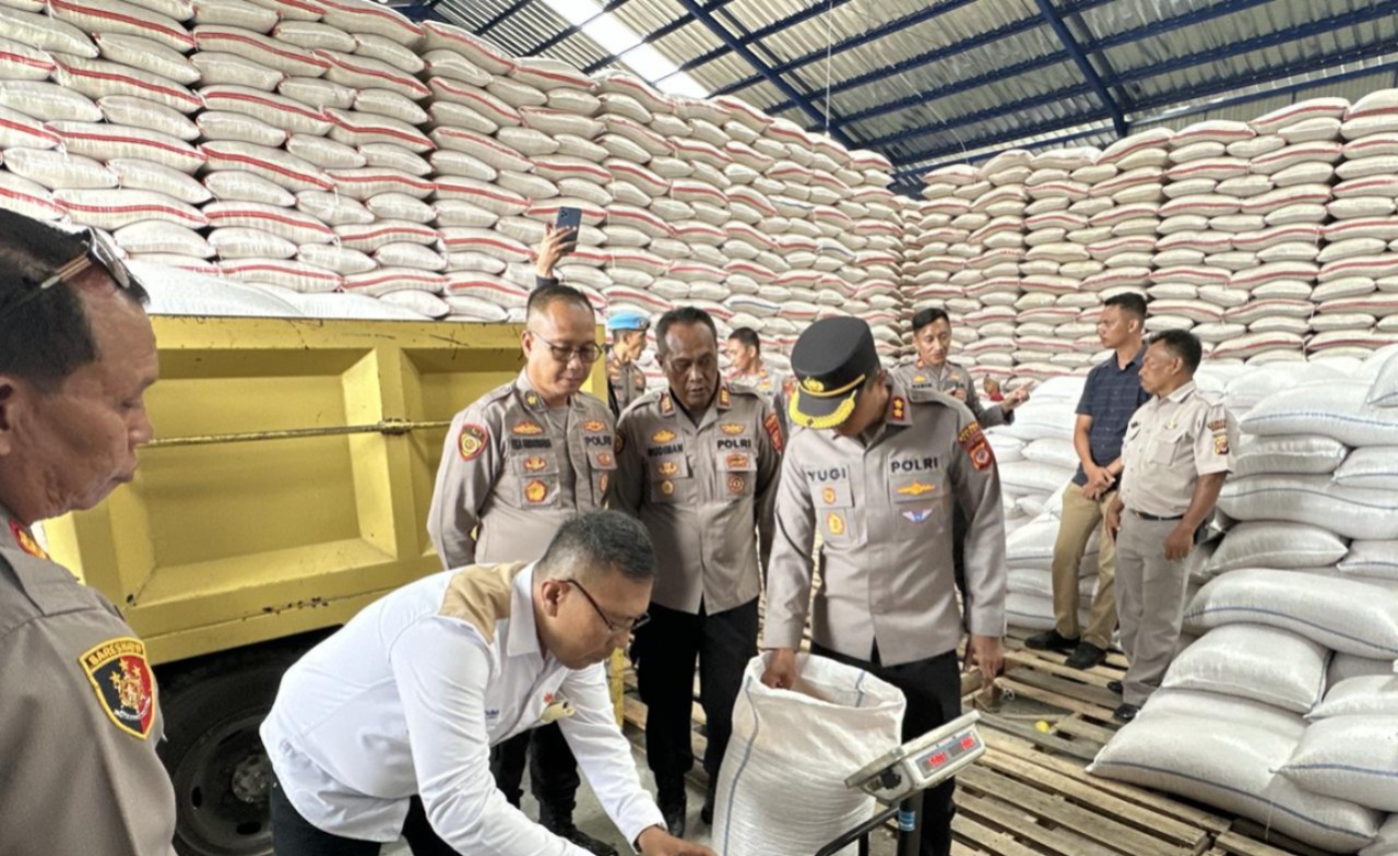 Dukung Ketahanan Pangan, Polres Garut Serap 18 Ton Jagung ke Gudang Bulog
