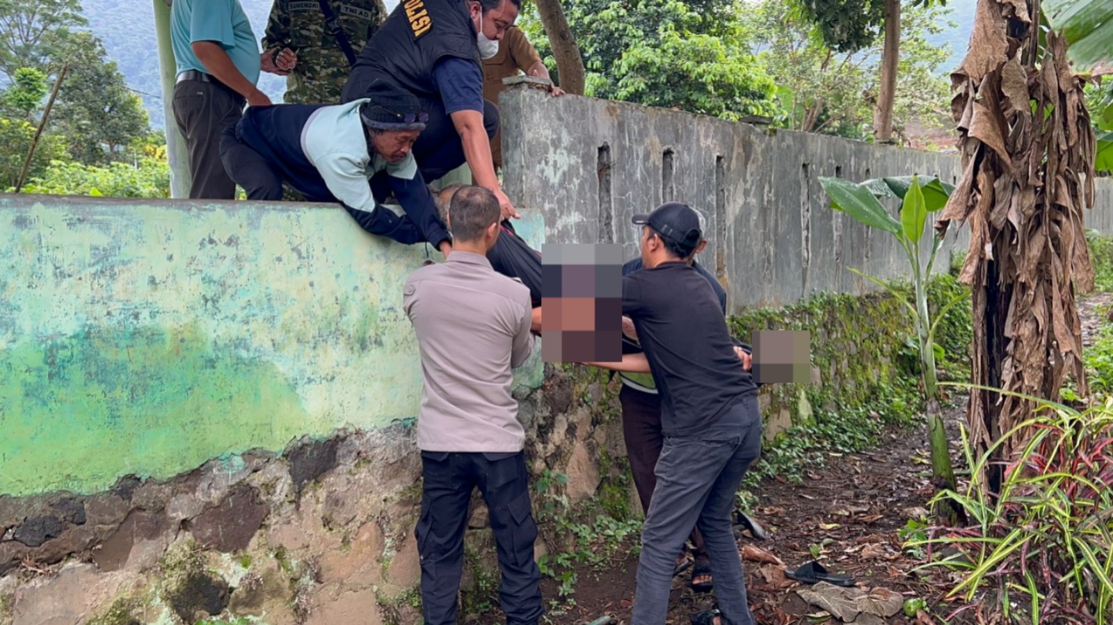 Pria Ditemukan Meninggal Dunia di Area Makam TPA Panyabungan, Polisi Lakukan Olah TKP