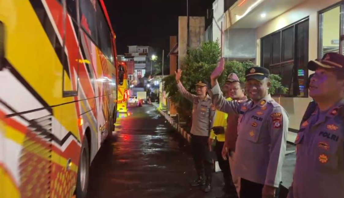 Polres Garut Lakukan Pengawalan Keberangkatan Buruh ke Monas Jakarta