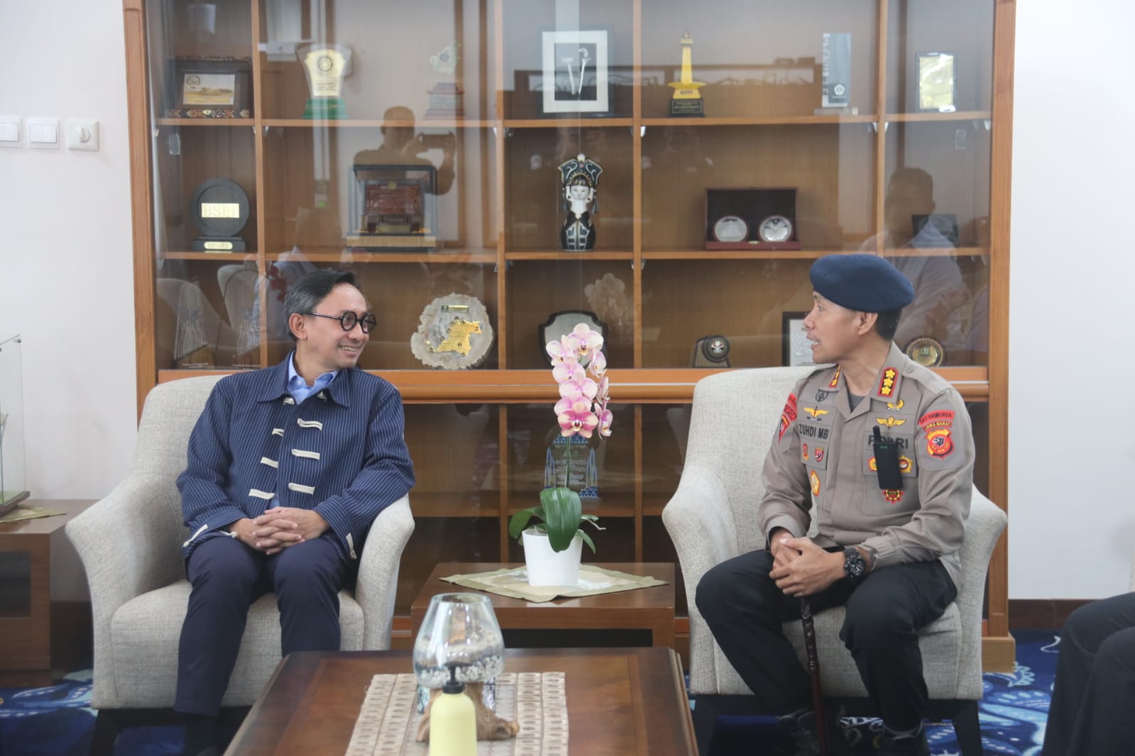 Silaturahmi Perkuat Sinergitas, Dansat Brimob Polda Jabar Kunjungi Kantor Perwakilan Bank Indonesia Jawa Barat Silaturahmi Perkuat Sinergitas, Dansat Brimob Polda Jabar Kunjungi Kantor Perwakilan Bank Indonesia Jawa Barat