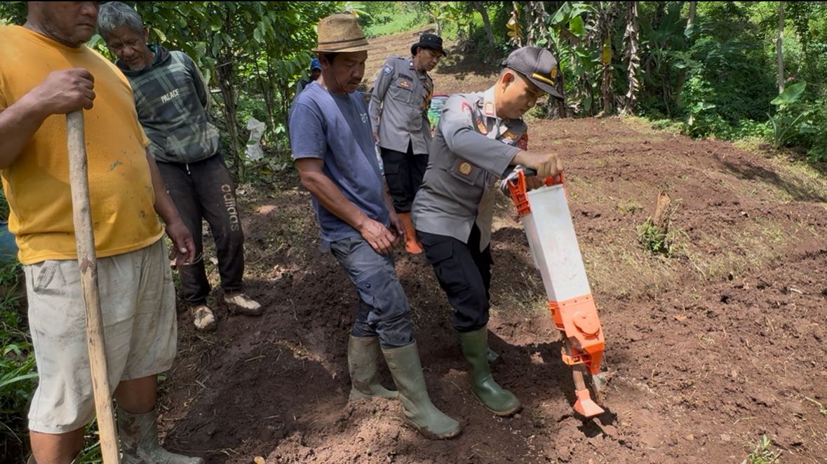 POLRESTA BANDUNG WUJUDKAN KETAHANAN PANGAN MELALUI PEMANFAATAN SUMBER DAYA LOKAL POLRESTA BANDUNG WUJUDKAN KETAHANAN PANGAN MELALUI PEMANFAATAN SUMBER DAYA LOKAL