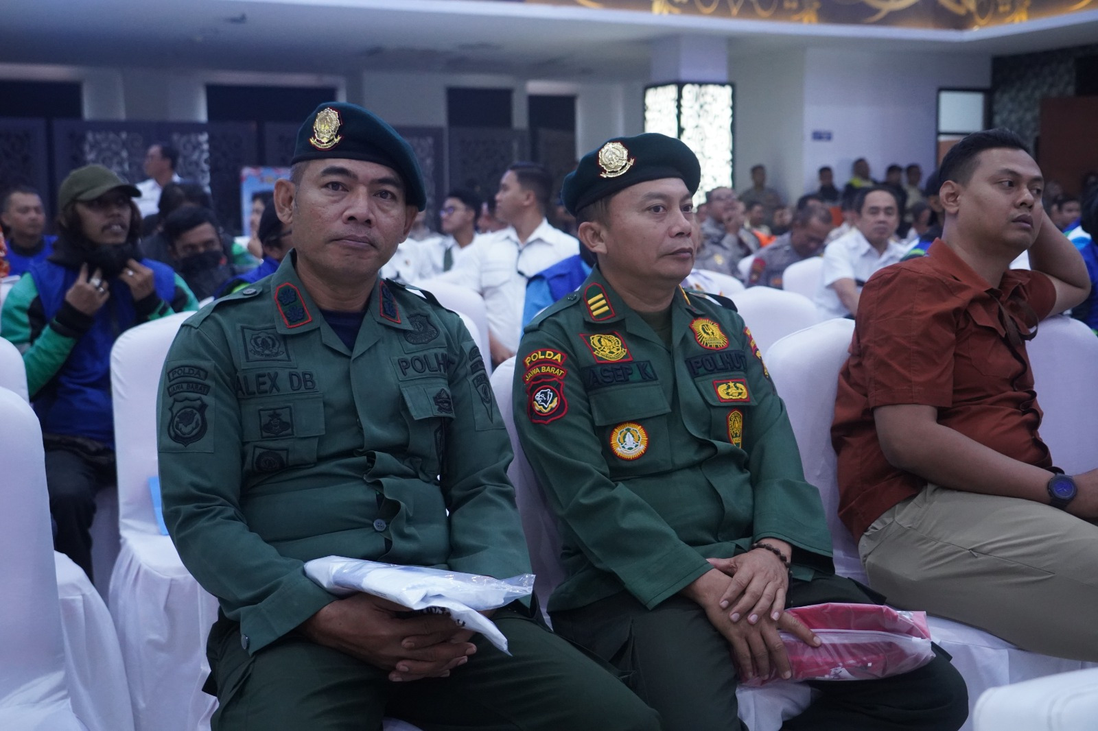 Polda Jabar Gelar “Nonton dan Ngopi Bareng” Piala Dunia Bersama Polhut Polda Jabar Gelar “Nonton dan Ngopi Bareng” Piala Dunia Bersama Polhut