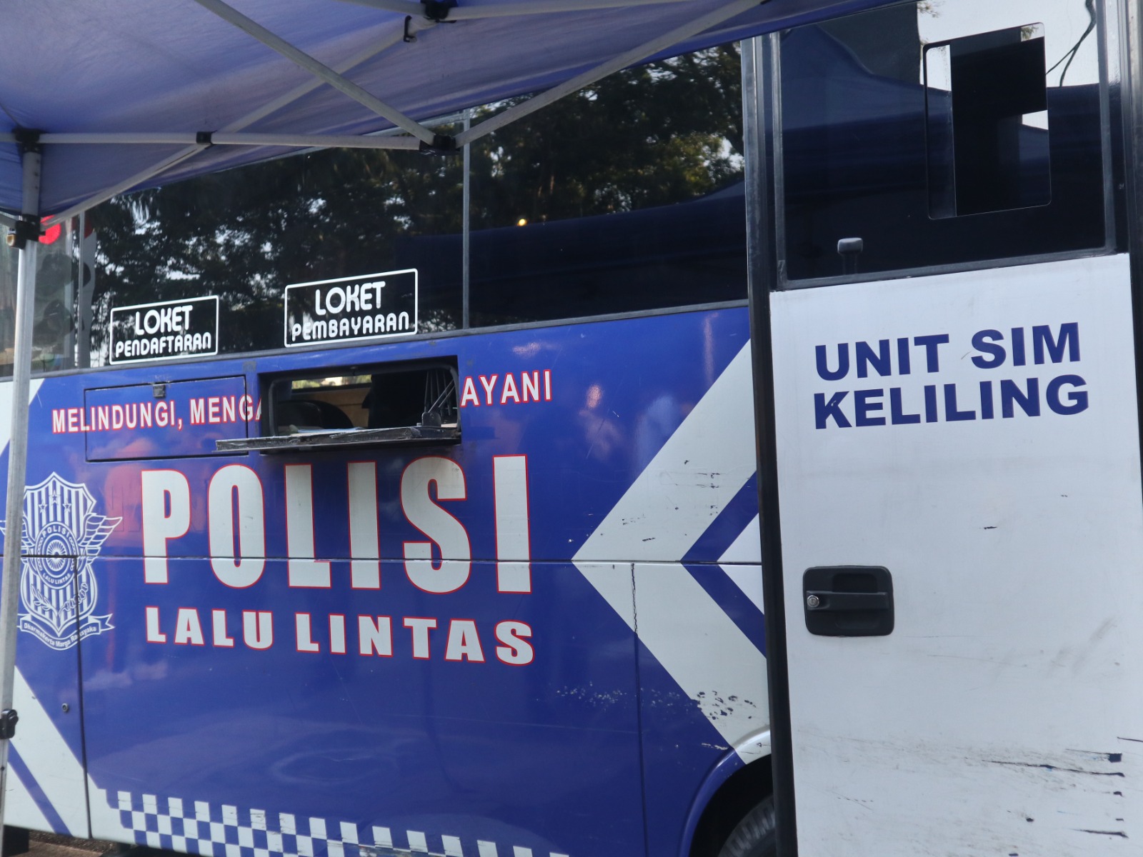 Dekati Masyarakat di CFD Dago, Polda Jabar Hadirkan Layanan SIM Keliling dan Sapa Warga