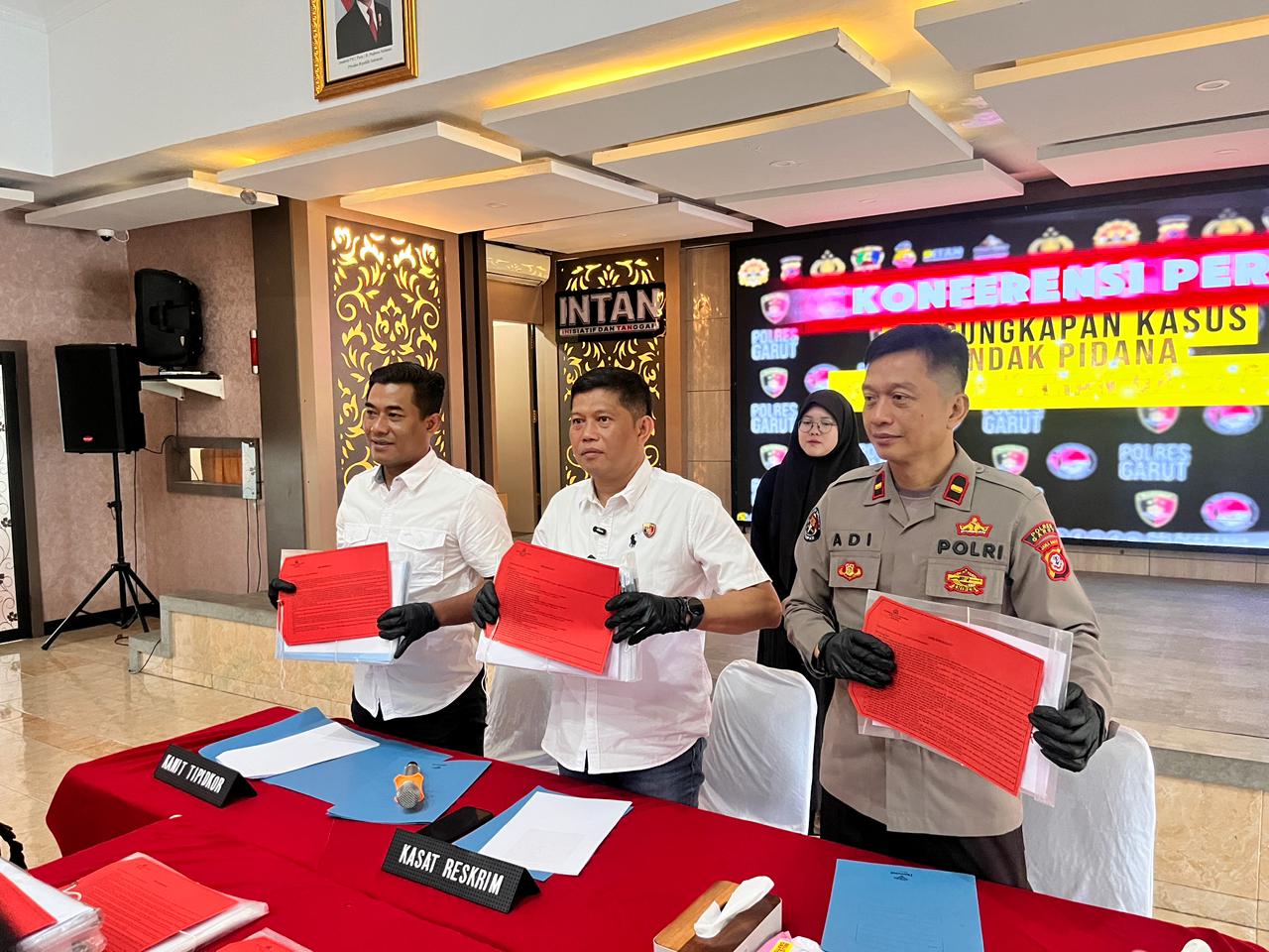 Mantan Kades Cipancar Jadi Tersangka Korupsi Dana Desa Rp653 Juta Mantan Kades Cipancar Jadi Tersangka Korupsi Dana Desa Rp653 Juta