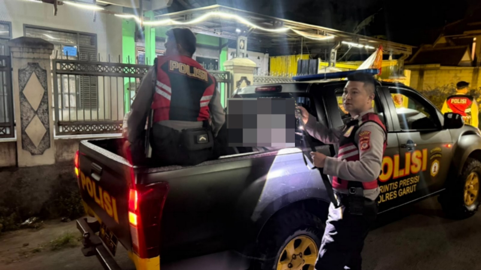 Polres Garut Amankan Delapan Remaja Pembawa Samurai dan Obat Terlarang Saat Patroli Malam