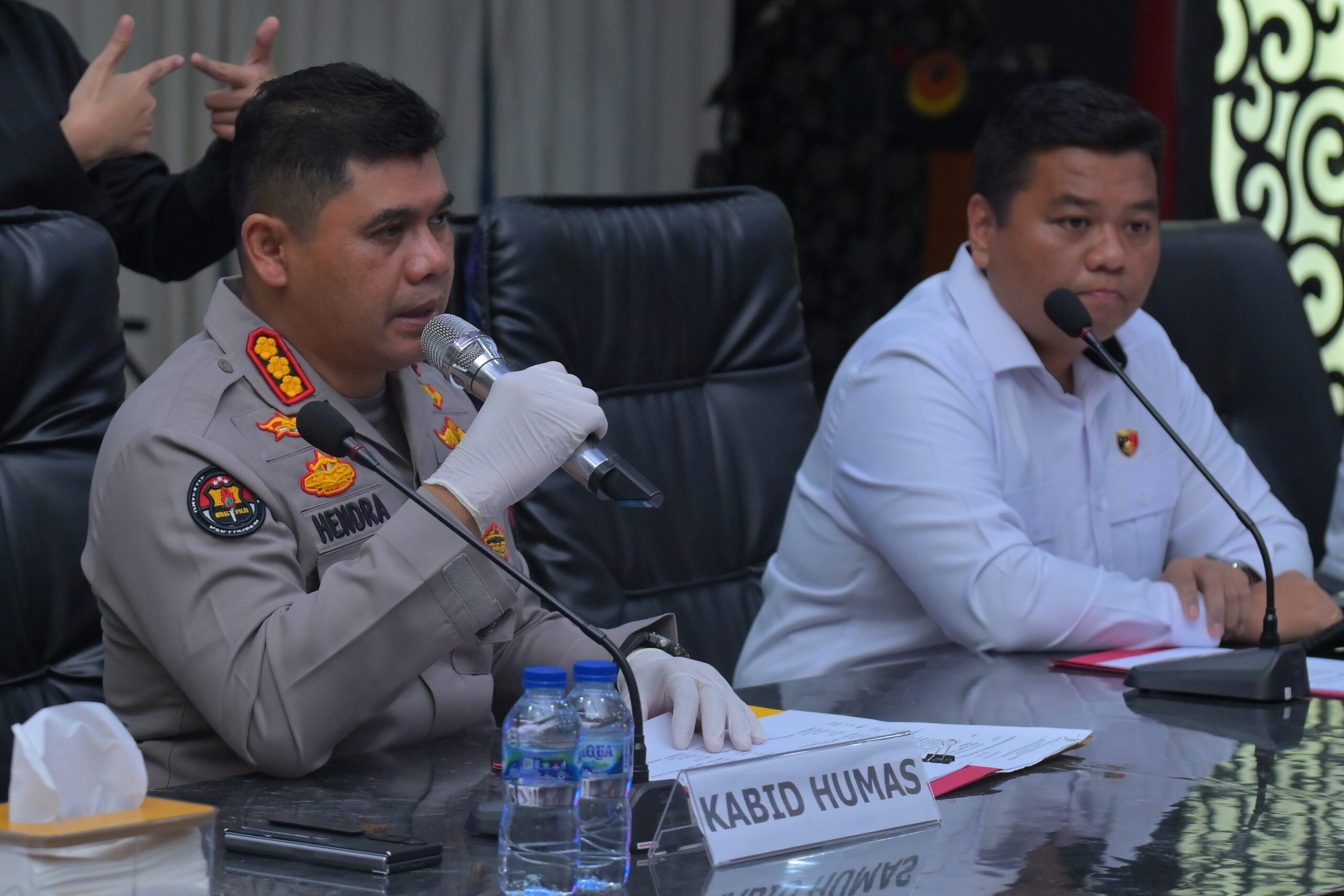 Polda Jabar Bongkar Dugaan Jaringan Perjudian Online DAZZLIVE, 11 Orang Jadi Tersangka Polda Jabar Bongkar Dugaan Jaringan Perjudian Online DAZZLIVE, 11 Orang Jadi Tersangka