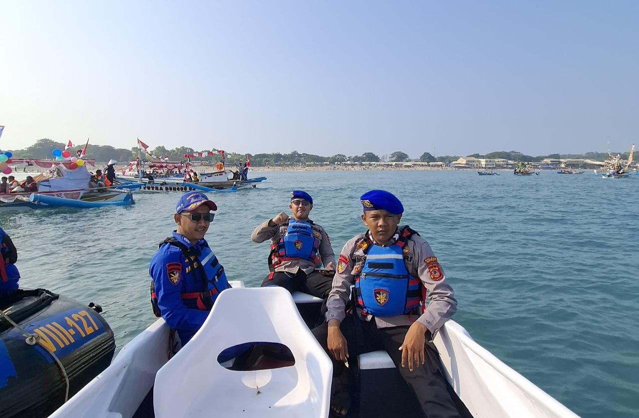 Polisi Kawal Tasyakur Nelayan Santolo 2026, Ribuan Warga Nikmati Acara dengan Aman
