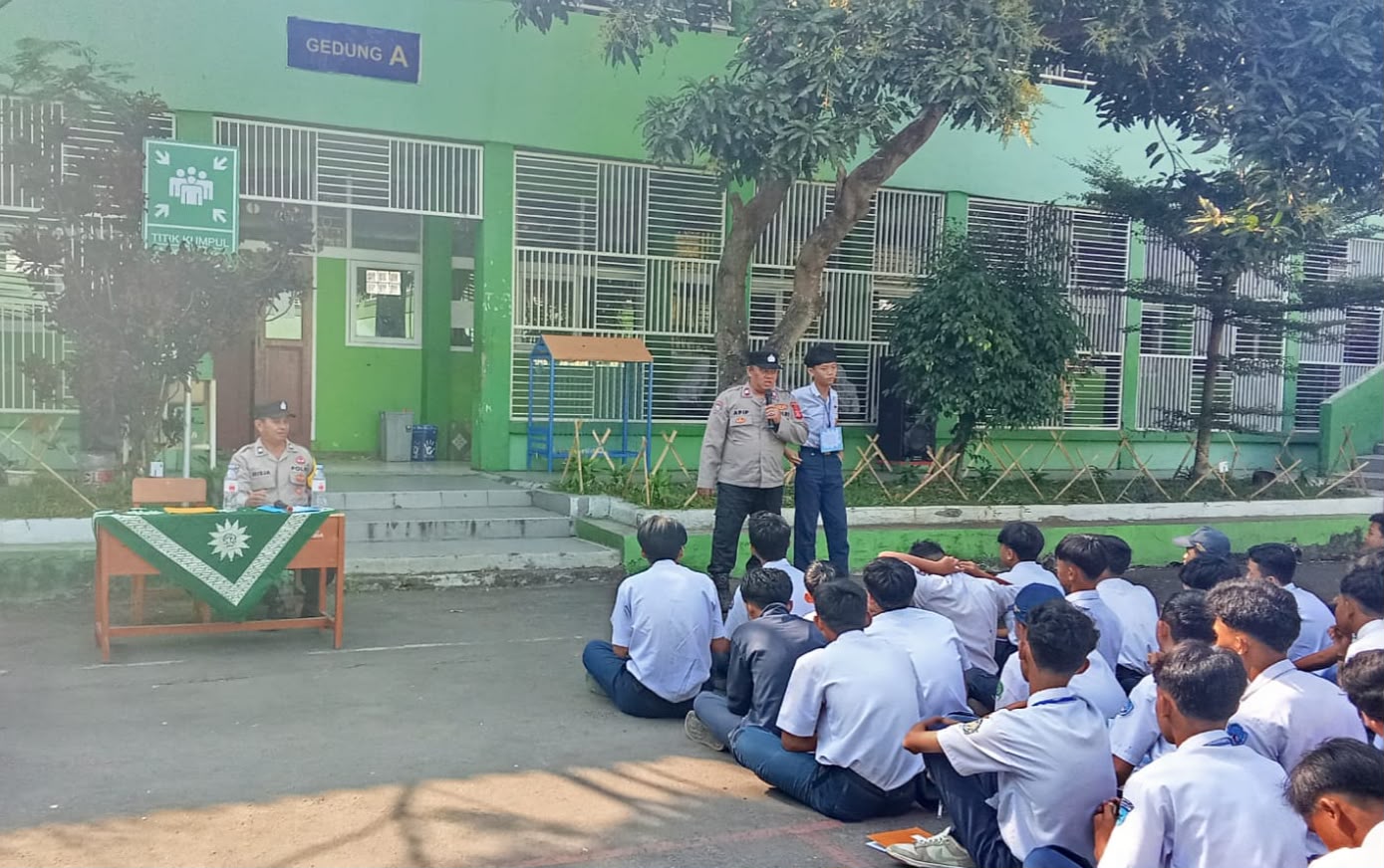 Cegah Kenakalan Remaja Sejak Dini, Polri Hadir Isi Materi MPLS di Sekolah Cegah Kenakalan Remaja Sejak Dini, Polri Hadir Isi Materi MPLS di Sekolah