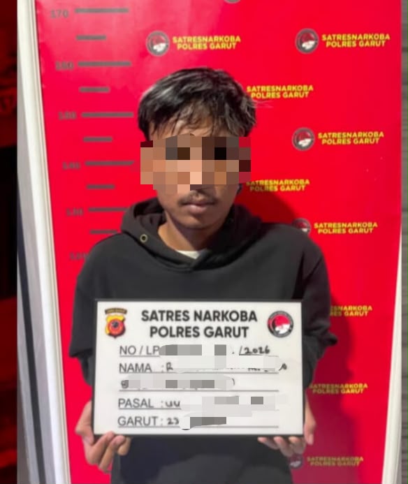 Racik dan Edarkan Tembakau Sintetis, Dua Pria di Garut Diamankan Polisi Racik dan Edarkan Tembakau Sintetis, Dua Pria di Garut Diamankan Polisi