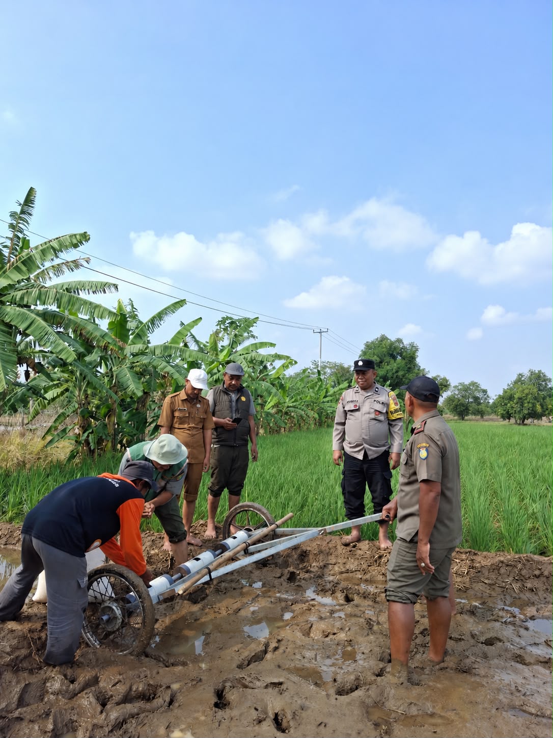 Dukung Ketahanan Pangan, Polisi Dampingi Uji Coba Sistem PMAAS di Sawah Dukung Ketahanan Pangan, Polisi Dampingi Uji Coba Sistem PMAAS di Sawah
