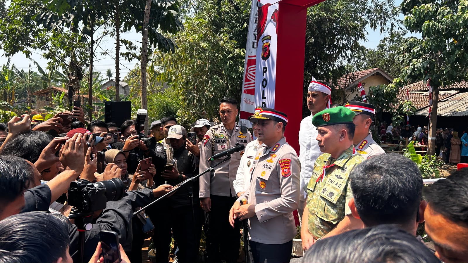 Sambut HUT Kemerdekaan RI ke 81, Kapolda Jabar Resmikan Jembatan Merah Putih di Kabupaten Bandung Sambut HUT Kemerdekaan RI ke 81, Kapolda Jabar Resmikan Jembatan Merah Putih di Kabupaten Bandung
