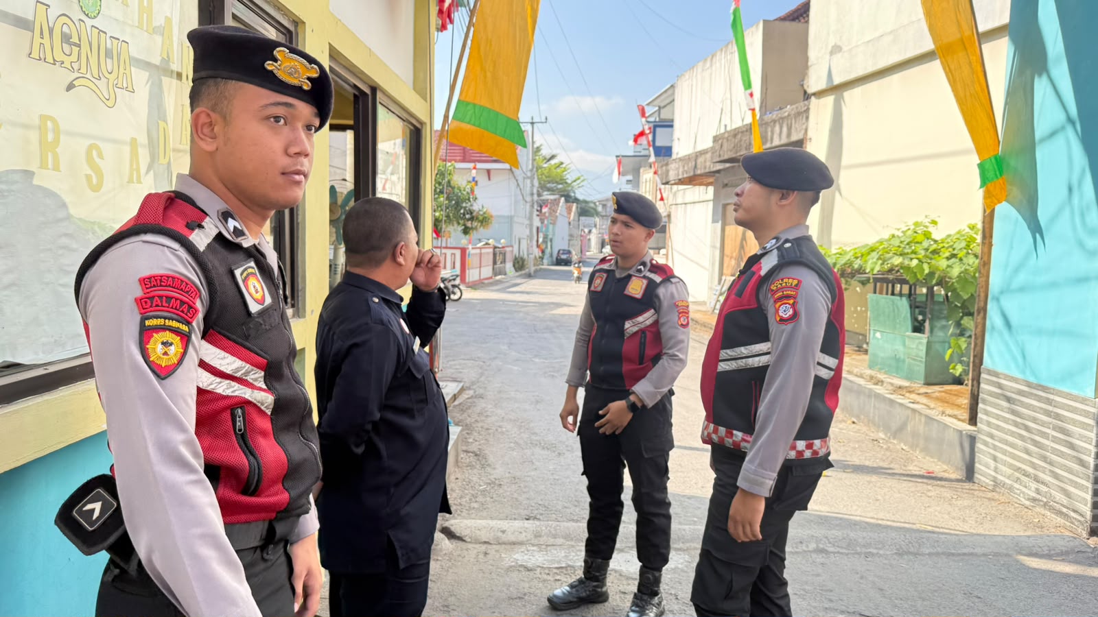 Patroli Siang Sat Samapta Polres Garut, Sasar Pusat Keramaian dan Perumahan Antisipasi C3 Patroli Siang Sat Samapta Polres Garut, Sasar Pusat Keramaian dan Perumahan Antisipasi C3