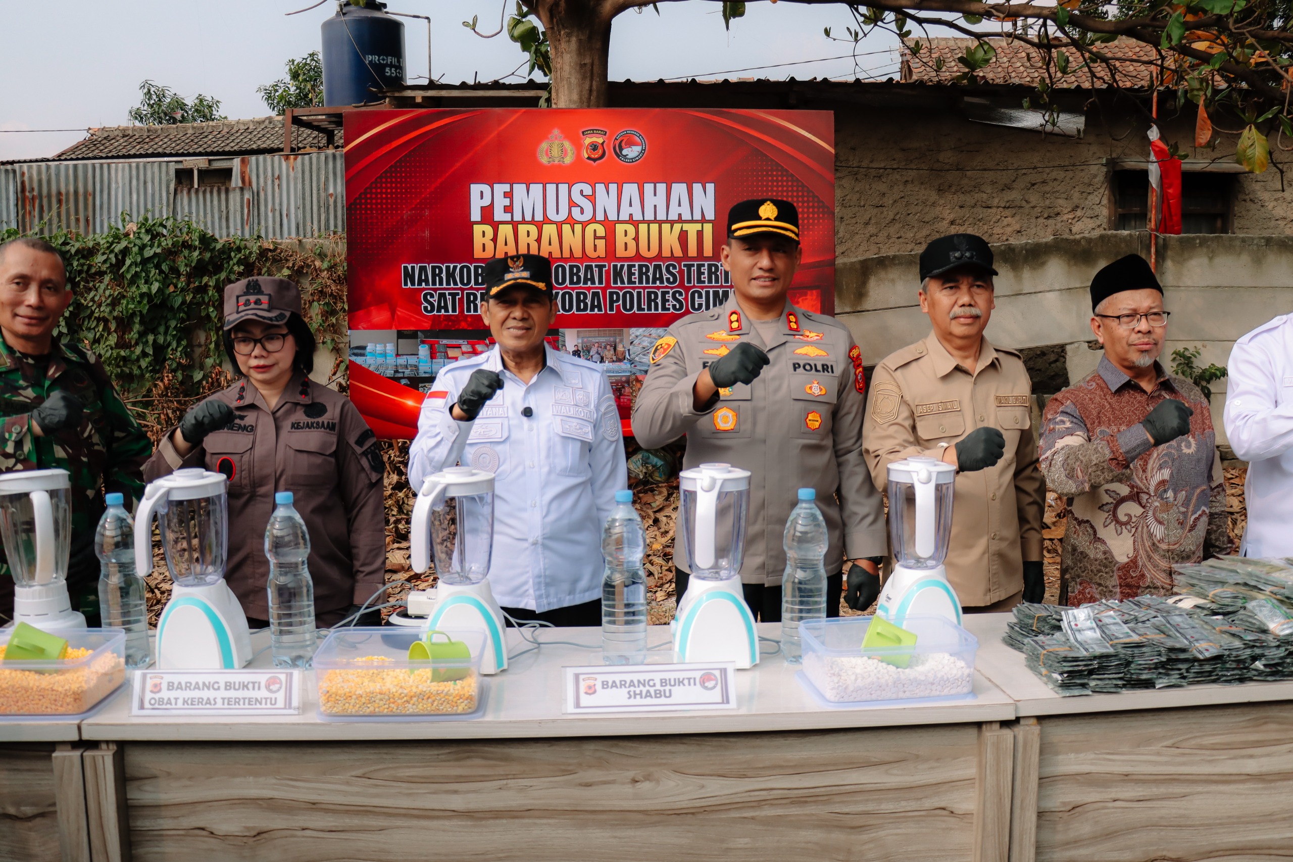 Polisi Musnahkan 15 ribu Botol Miras, OKT dan Ratusan Knalpot Brong