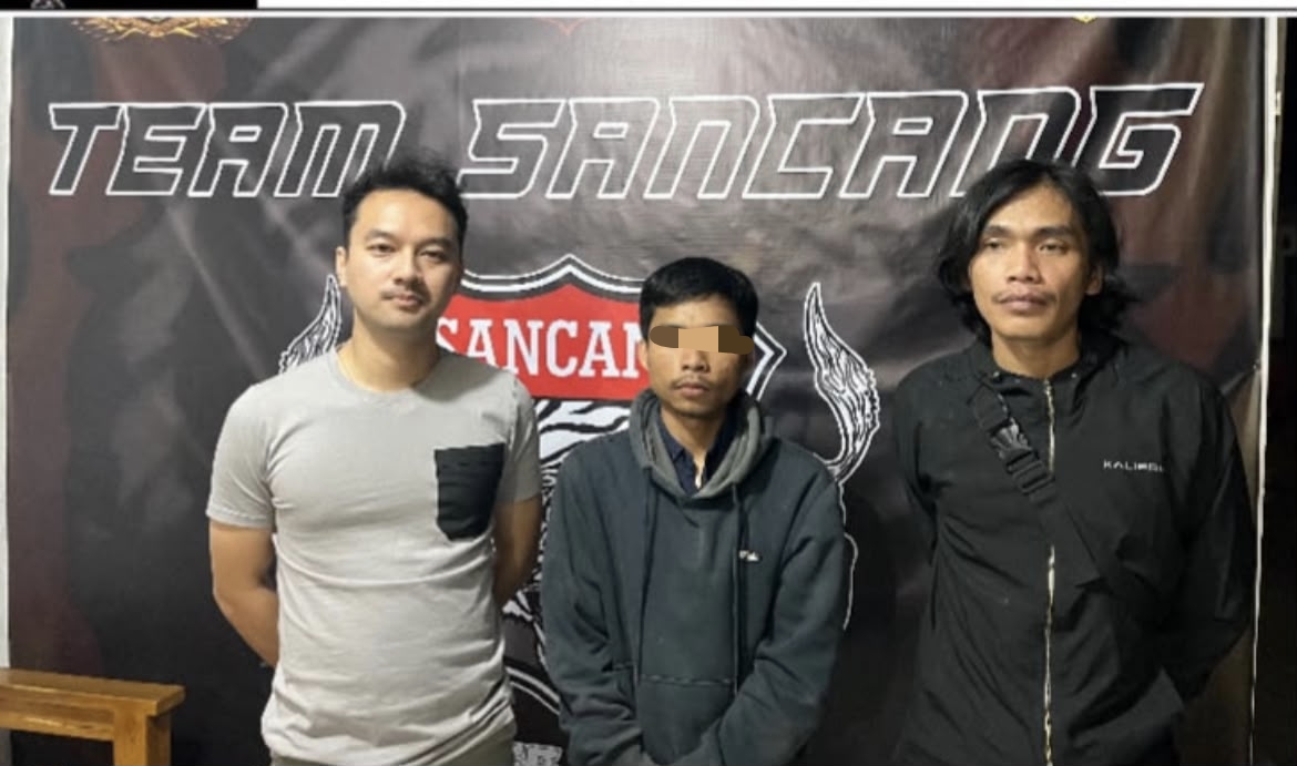 Vidio Viral Begal di Cilopang Kec. Tarogong Kaler Ternyata Palsu, Polisi Ungkap Fakta di Balik Luka dan Barang yang Diklaim Dirampas Vidio Viral Begal di Cilopang Kec. Tarogong Kaler Ternyata Palsu, Polisi Ungkap Fakta di Balik Luka dan Barang yang Diklaim Dirampas