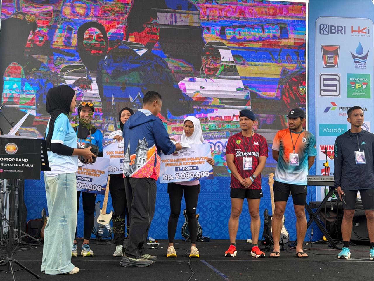 Personel Polda Jabar Ukir Prestasi, AIPTU Lia Juara 1 Police Women Run Kategori Master TNI-Polri 10 KM di Bukittinggi