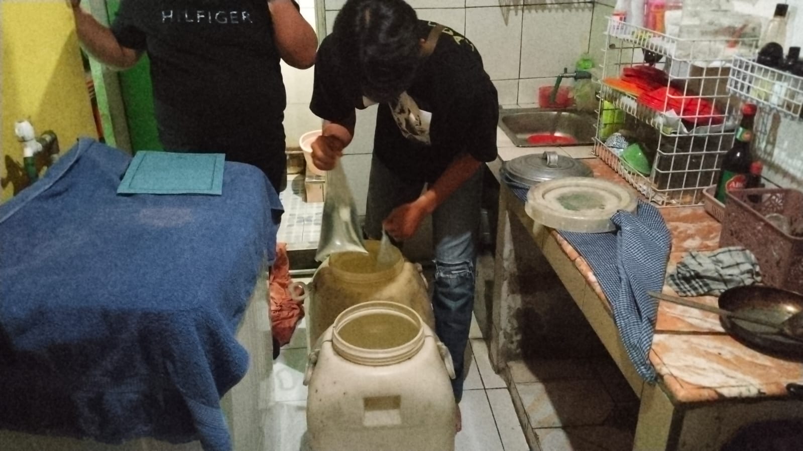 Satresnarkoba Polres Garut Gelar Razia Miras, 109 Botol Miras Diamankan