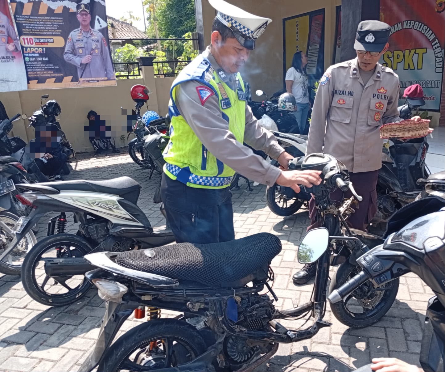 Polsek Karangpawitan Razia Knalpot Brong, Lima Knalpot Tidak Sesuai Standar Diamankan