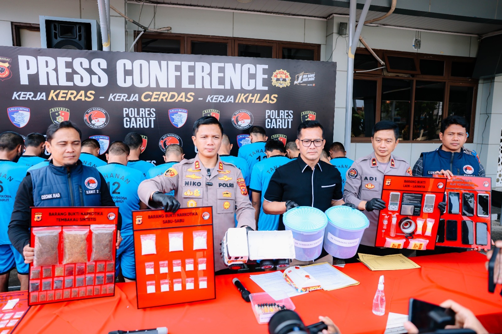Dalam Satu Bulan Polisi Ungkap 12 Kasus Narkotika Dan 16 Tersangka Diamankan Dalam Satu Bulan Polisi Ungkap 12 Kasus Narkotika Dan 16 Tersangka Diamankan