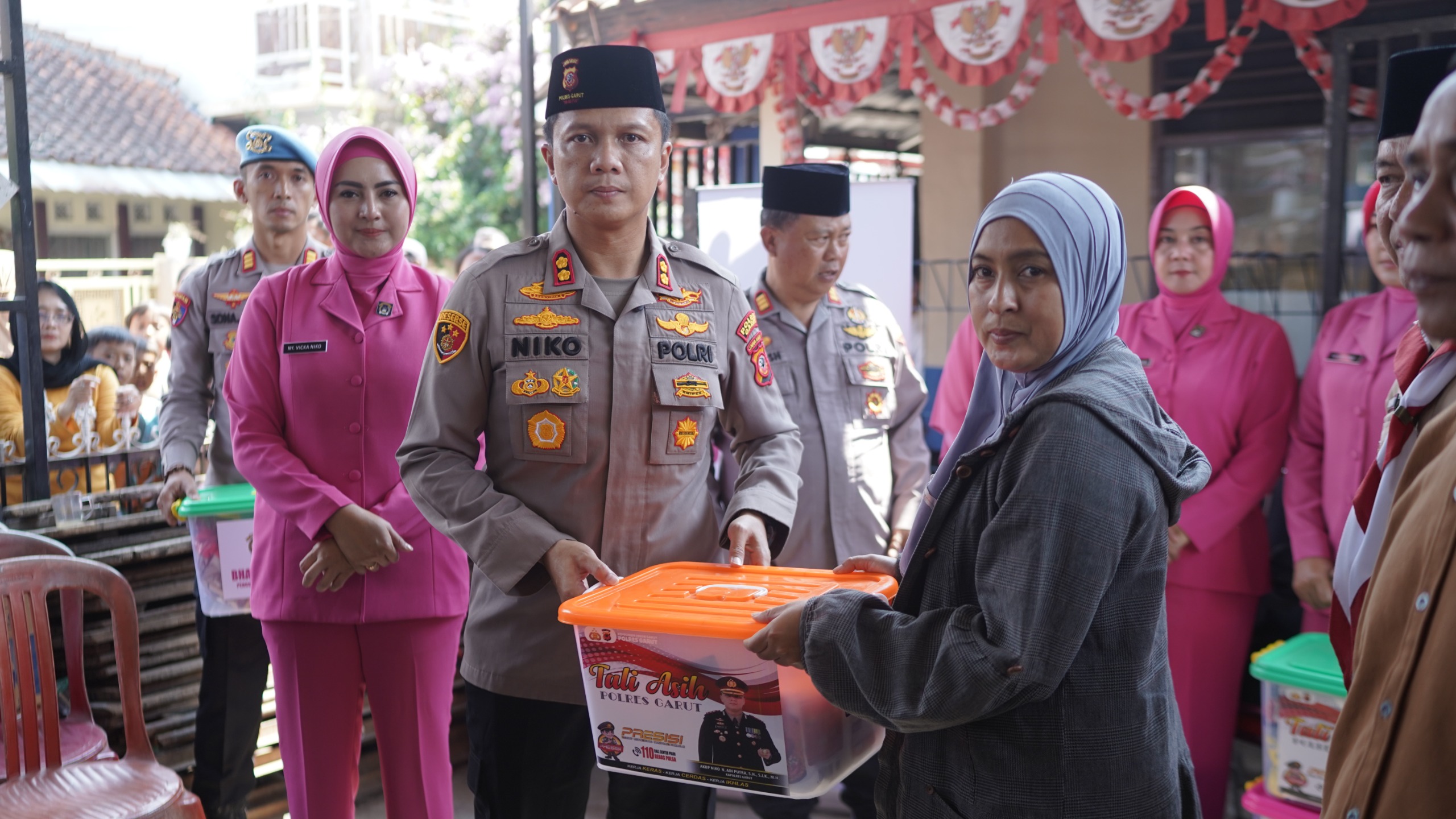 Peduli Korban KMP Virgo Transport 8, Kapolres Garut Beri Penguatan dan Tali Asih Peduli Korban KMP Virgo Transport 8, Kapolres Garut Beri Penguatan dan Tali Asih