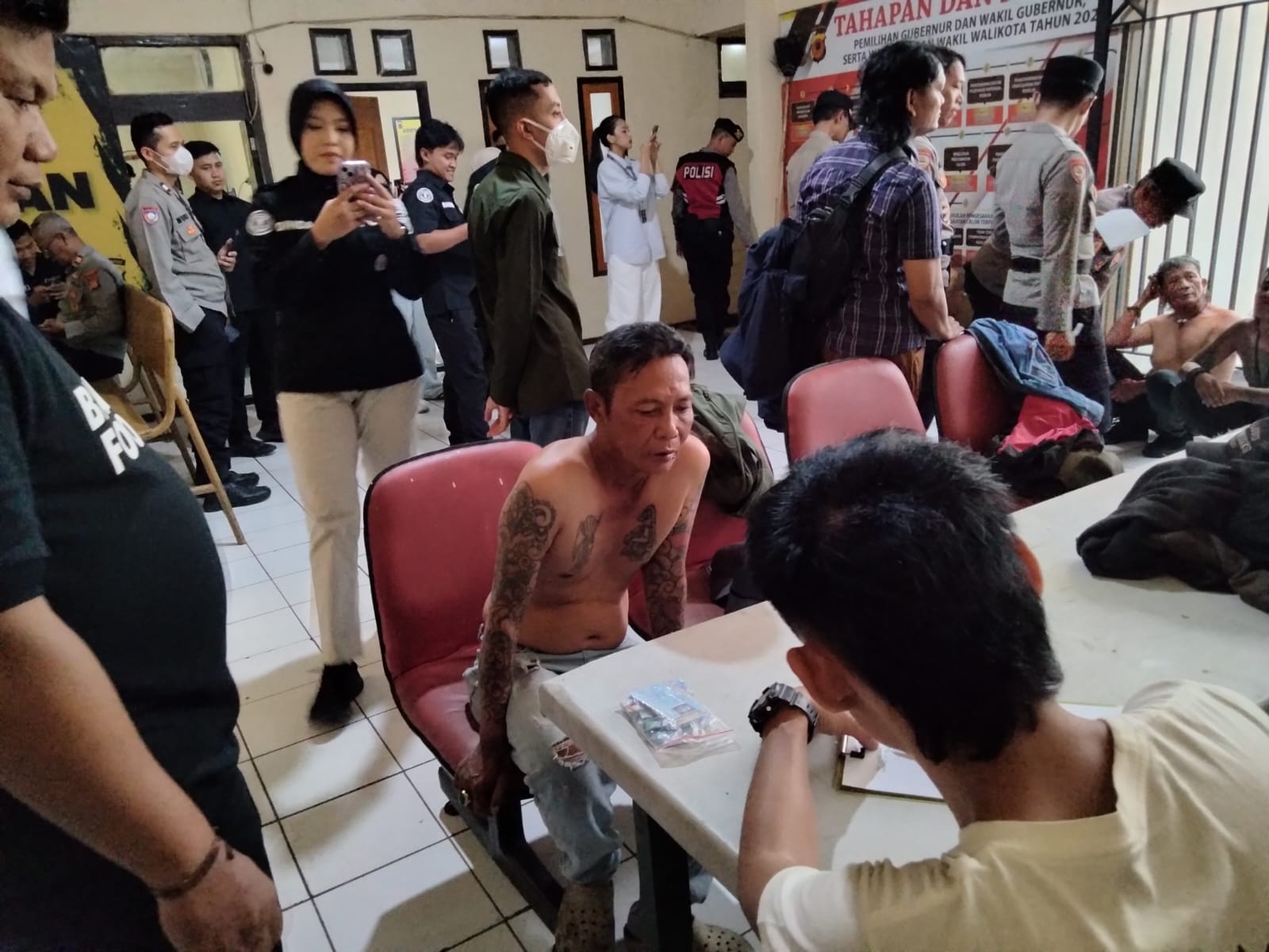 Operasi Premanisma dan Miiras Ilegal di Bandung, 22 Orang Diamankan Polisi Operasi Premanisma dan Miiras Ilegal di Bandung, 22 Orang Diamankan Polisi