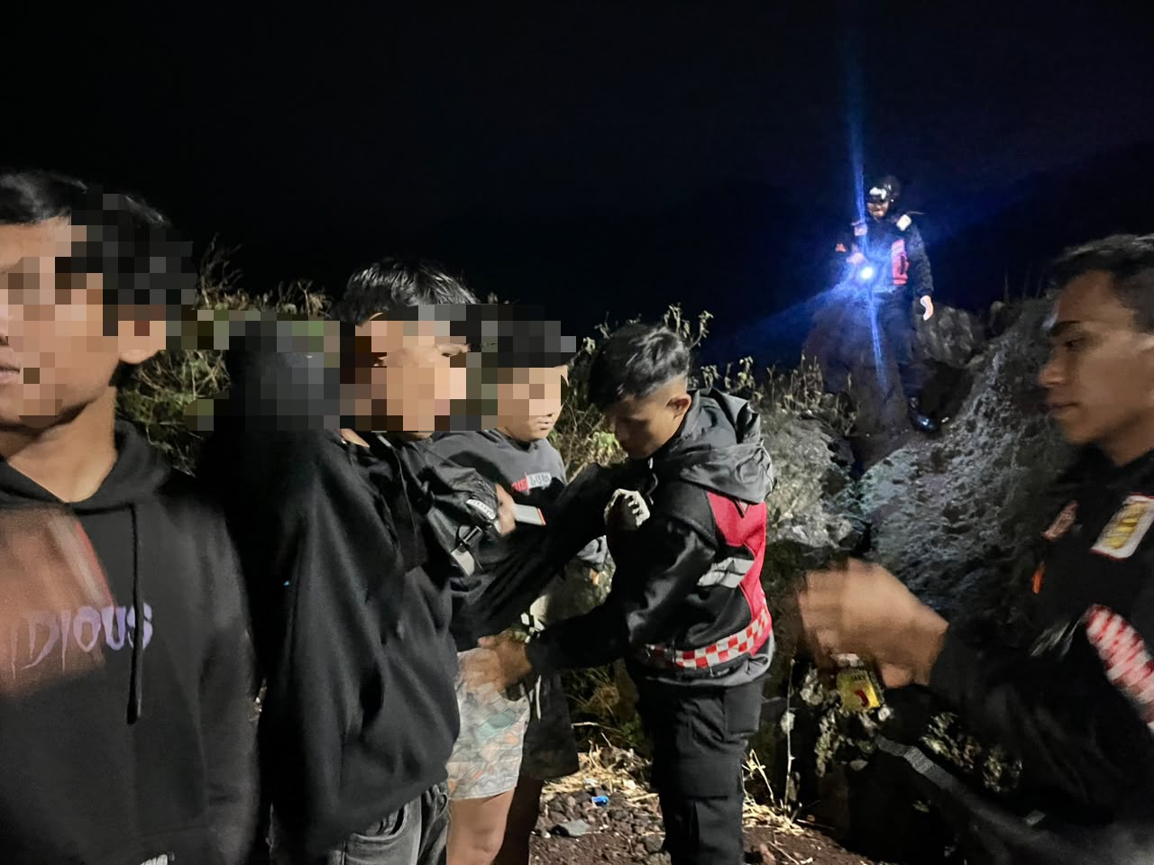 Jaga Garut Tetap Kondusif, Polisi Intensifkan Patroli Malam dan Amankan 4 Pemuda Mabuk Jaga Garut Tetap Kondusif, Polisi Intensifkan Patroli Malam dan Amankan 4 Pemuda Mabuk