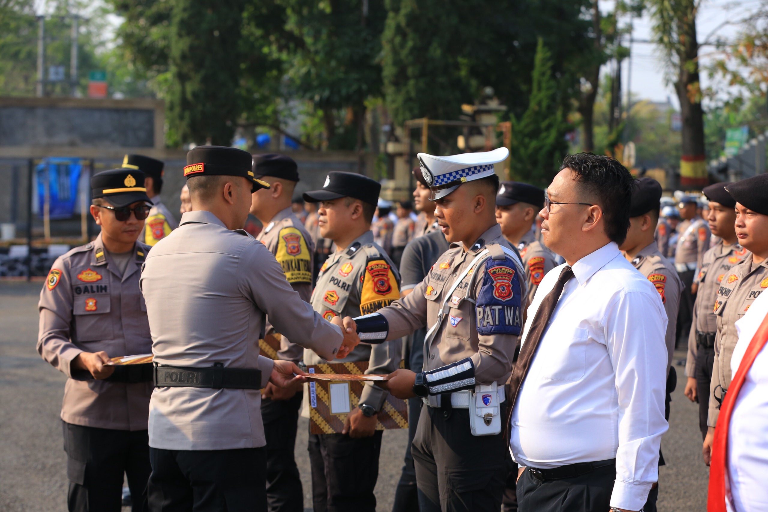 Toreh Prestasi dan Dedikasi, 30 Personel Polres Garut Terima Penghargaan