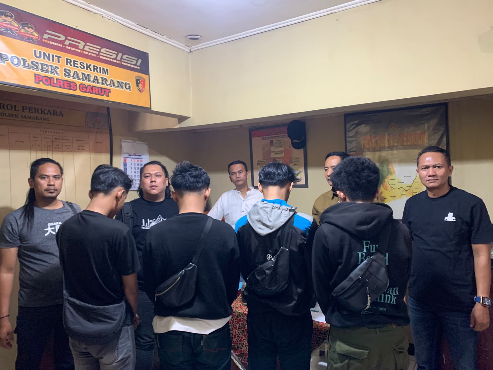 Empat Terduga Pelaku Pengeroyokan di Samarang Diamankan Tim Resmob Polda Jabar Empat Terduga Pelaku Pengeroyokan di Samarang Diamankan Tim Resmob Polda Jabar