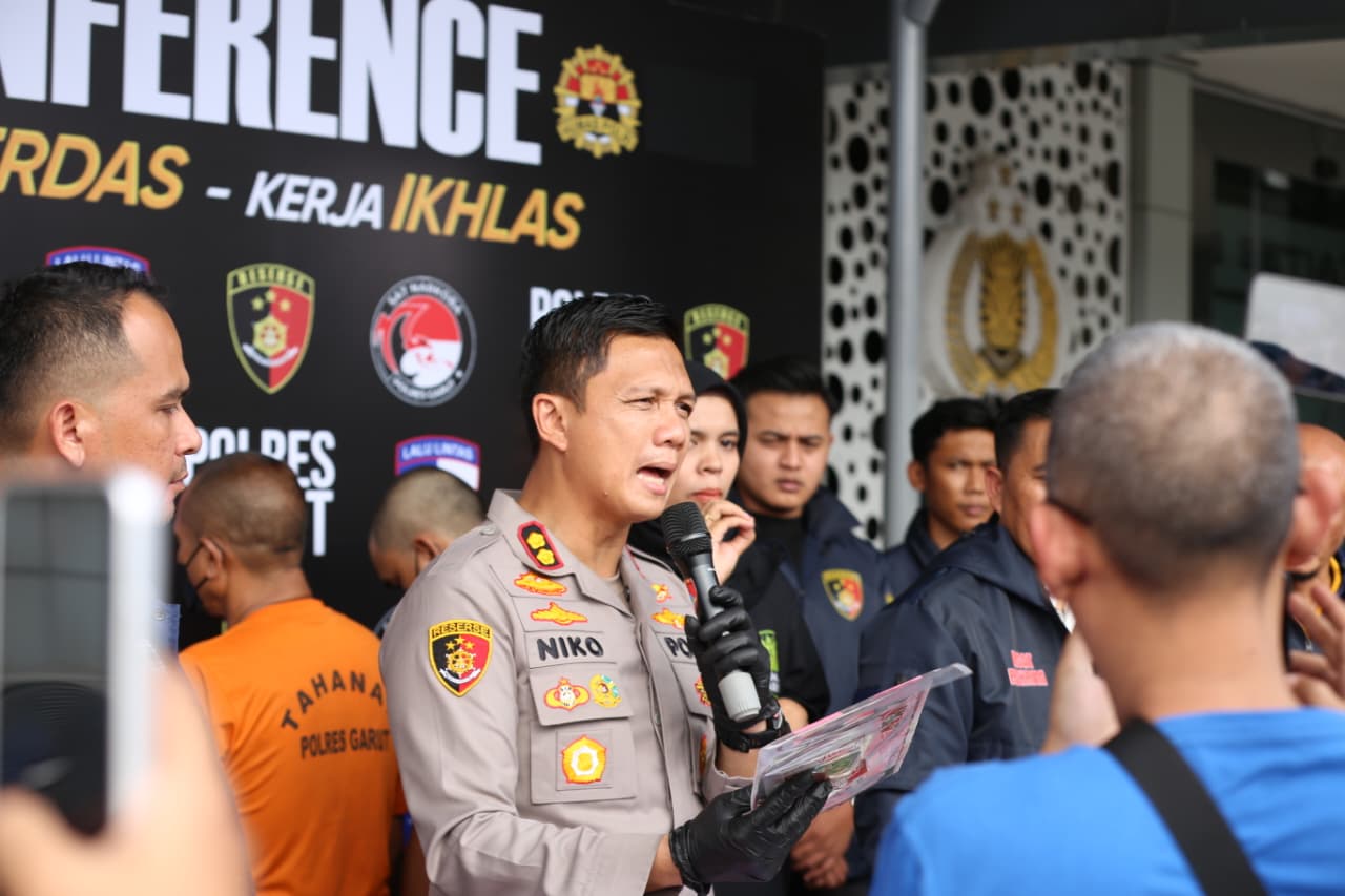 Kemasan Teh Herbal di Palsukan, Polisi Berhasil Amankan 4 Pelaku Kemasan Teh Herbal di Palsukan, Polisi Berhasil Amankan 4 Pelaku