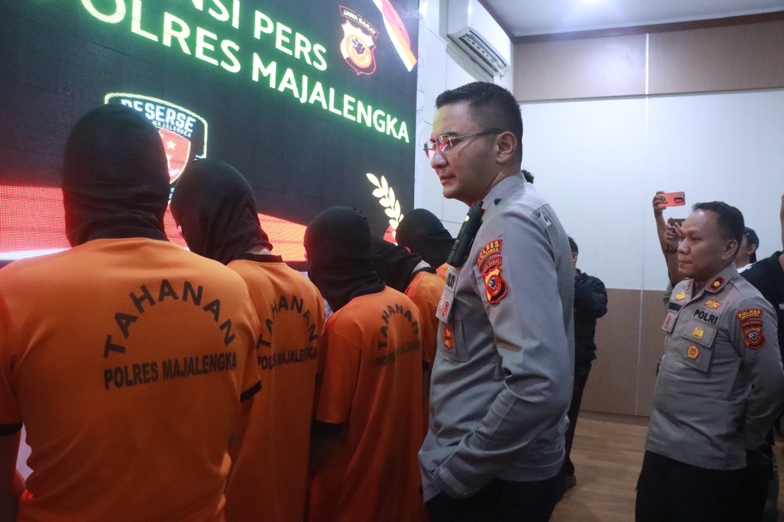Salah Sasaran Serang Kosan di Jatiwangi, 5 Anggota Kelompok Geng Motor Majalengka Diringkus Usai Bacok dan Jarah HP Korban Salah Sasaran Serang Kosan di Jatiwangi, 5 Anggota Kelompok Geng Motor Majalengka Diringkus Usai Bacok dan Jarah HP Korban