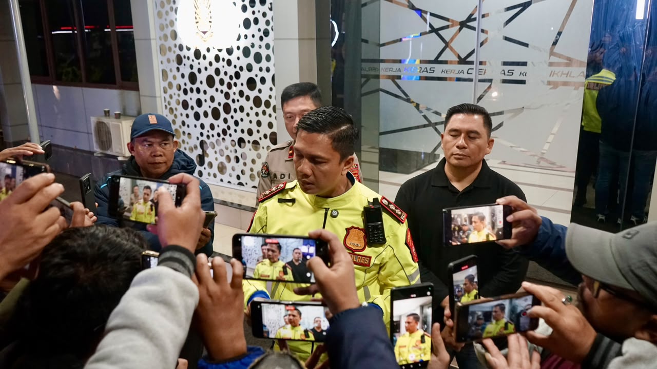 Polres Garut Tangkap Pelaku Penembakan Pelajar di Sukawening, Diduga Dipicu Sakit Hati Polres Garut Tangkap Pelaku Penembakan Pelajar di Sukawening, Diduga Dipicu Sakit Hati
