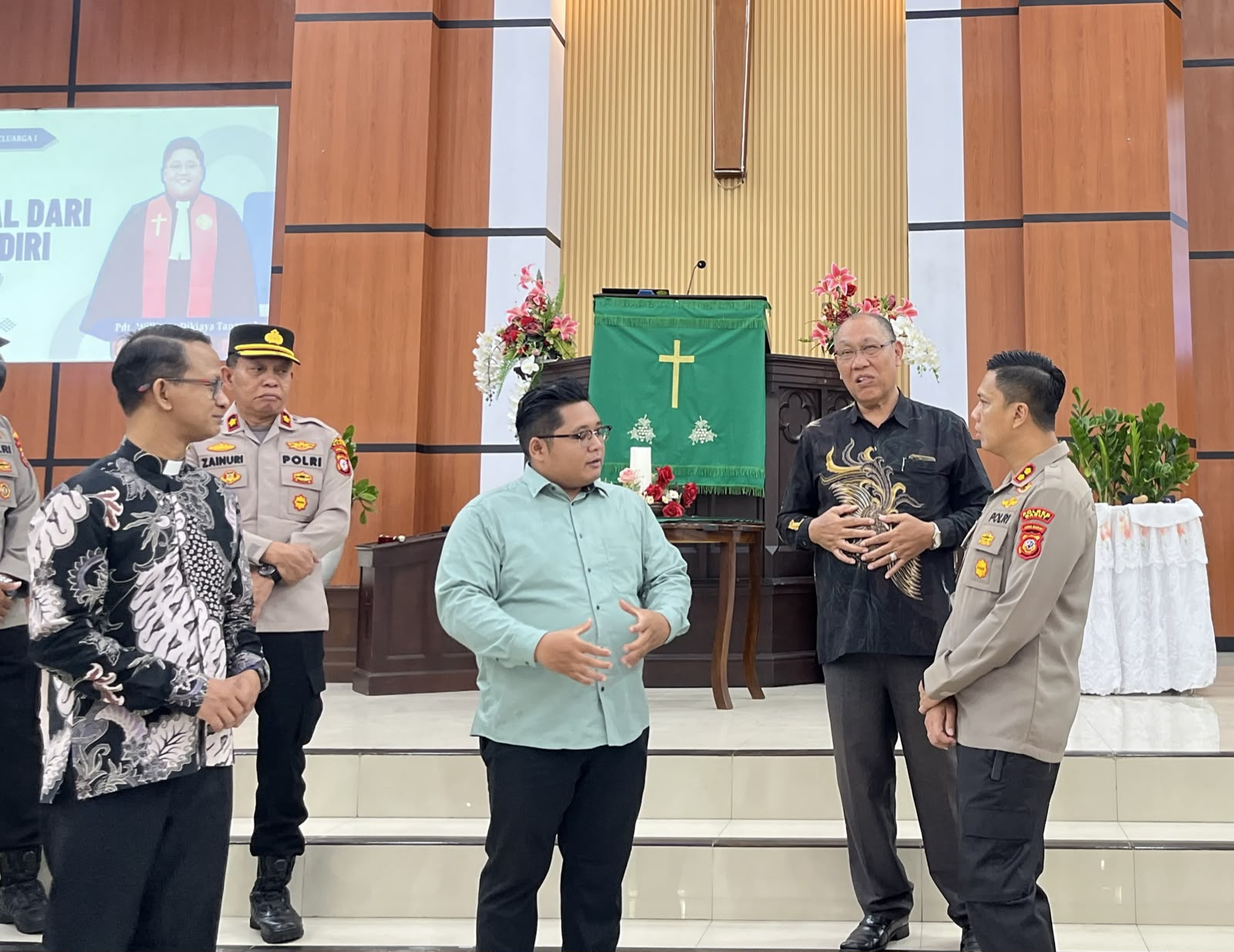 Jamin Keamanan Ibadah, Kapolres Garut Pererat Silaturahmi di Gereja Kristen Pasundan