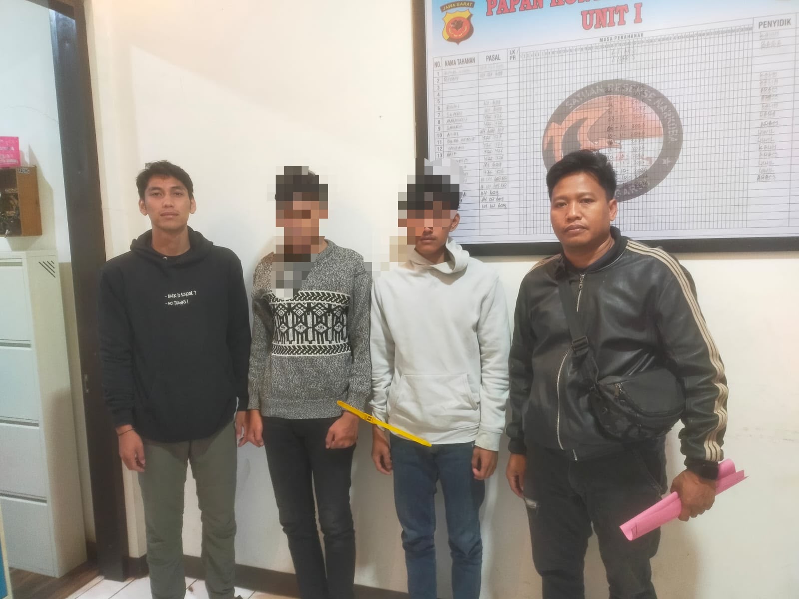 Polisi Patroli Pergoki Pemuda Pencari Tembakau Sintesis Polisi Patroli Pergoki Pemuda Pencari Tembakau Sintesis