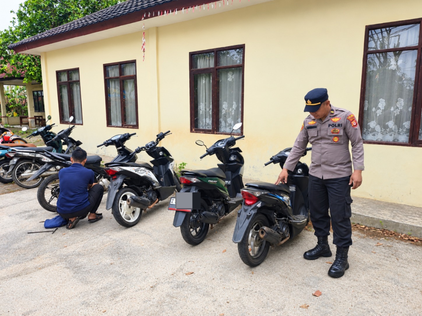 Sekolah Gandeng Polsek Cibatu Tertibkan Knalpot Brong Sekolah Gandeng Polsek Cibatu Tertibkan Knalpot Brong