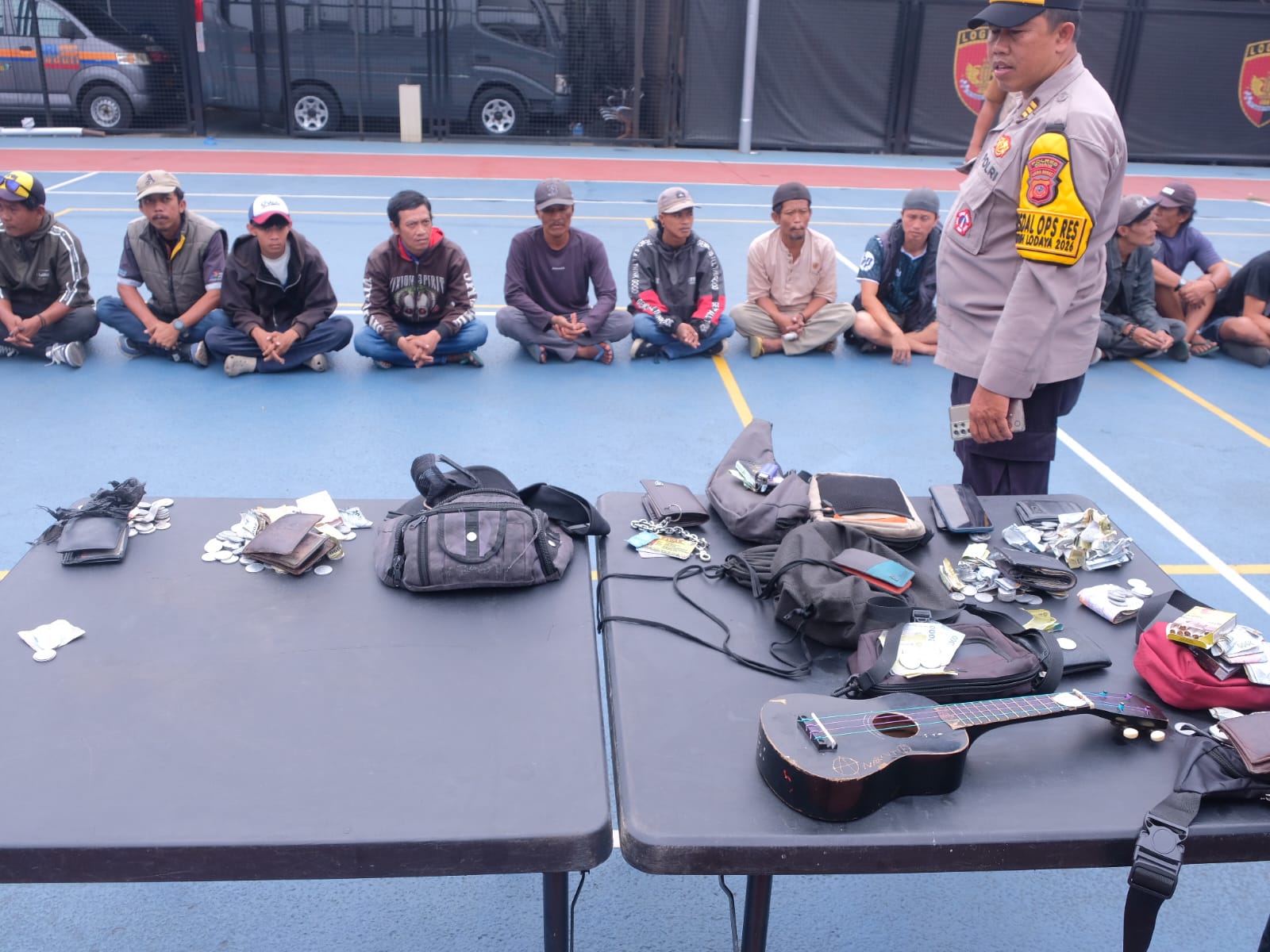 Polda Jabar Amankan 28 Orang dalam Operasi Pemberantasan Premanisme di Cimahi Polda Jabar Amankan 28 Orang dalam Operasi Pemberantasan Premanisme di Cimahi